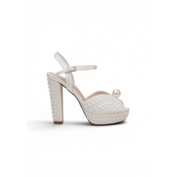 38010 Women Buckle Strap Low Heels Sandals In Black